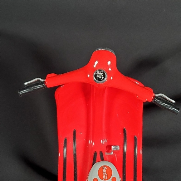 Limited Edition Coca Cola Die Cast Vespa - Picture 4 of 11